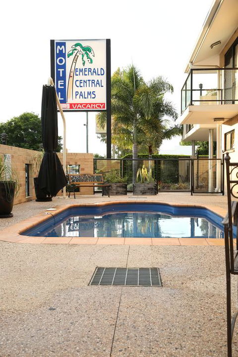 Emerald Central Palms Motel - Accommodation VIC 3