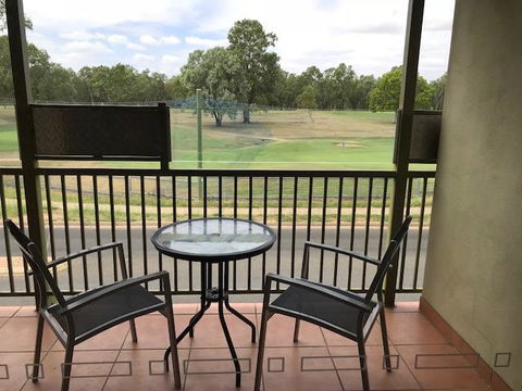 Emerald Executive Apartments - Accommodation VIC 1