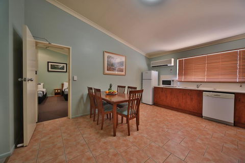 Emerald Explorers Inn - Accommodation VIC 1