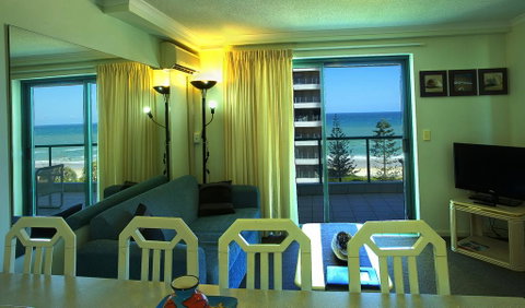 Emerald Sands Holiday Apartments - Accommodation VIC 3