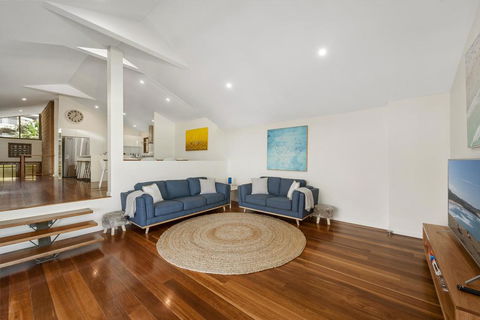 Emerald Seas Beach House - Accommodation VIC 1
