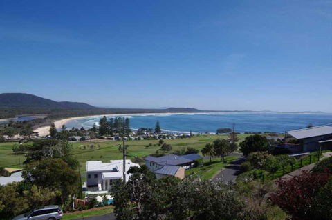 Endeavour, 10 Dulconghi Street - Accommodation VIC 1