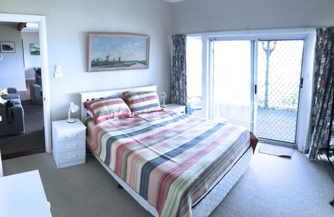 Endless Summer, 12 Stewart Street - Accommodation VIC 3