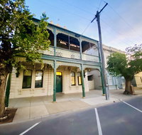 Entire Townhouse in Heart of Echuca's Port CBD - 15 guest capacity - Accommodation VIC