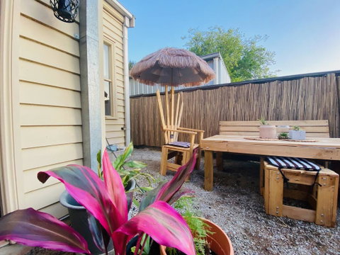 Entire Townhouse In Heart Of Echuca's Port CBD - 15 Guest Capacity - Accommodation VIC 2