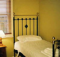 Eyre House - Accommodation VIC