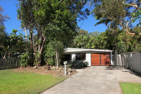 FABULOUS HOLIDAY HIDEAWAY - COOLUM BEACH - Accommodation VIC 2