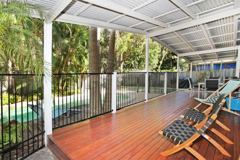FABULOUS HOLIDAY HIDEAWAY - COOLUM BEACH - Accommodation VIC 1