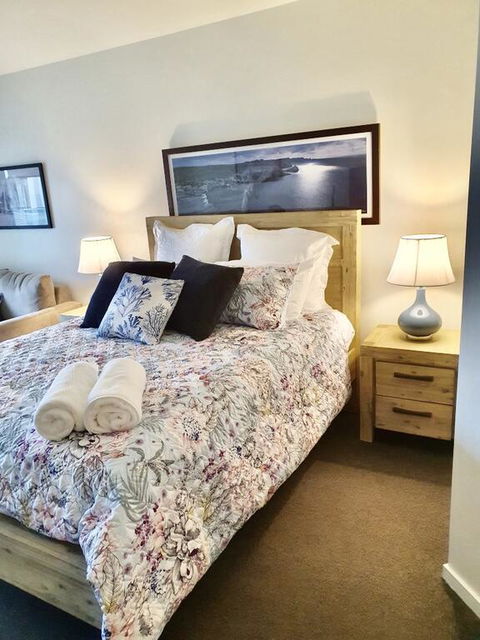 FAMILY ISLAND GETAWAY - BEACHFRONT APARTMENT - Accommodation VIC 3