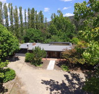 Farrington House - On the banks of the Ovens River - Accommodation VIC