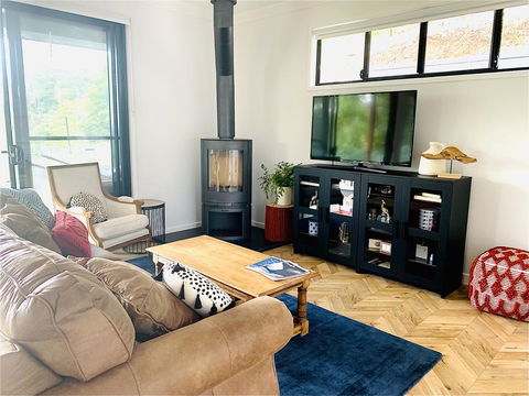 Fletchers Ridge Brand New Luxury Guest House - Accommodation VIC 2