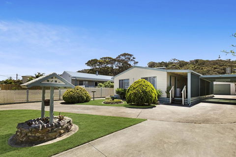 Four Sisters - Beachside Holiday - Accommodation VIC 0