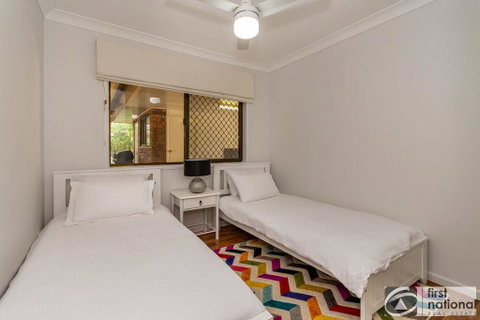 Freshly Revovated Dog Friendly House Walking Distance To Waterfront! - Accommodation VIC 3