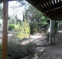 Friends in Harcourt North - Accommodation VIC