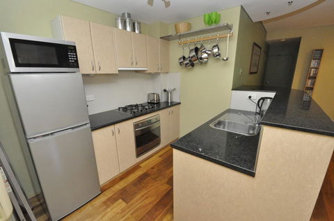 Glebe Self-Contained Modern One-Bedroom Apartment (47ROS) - Accommodation VIC 3