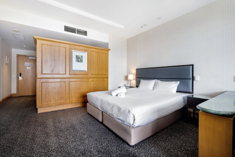 Gold Tower Private Deluxe King Room - Accommodation VIC 2