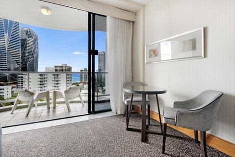 Gold Tower Private Deluxe King Room - Accommodation VIC 3