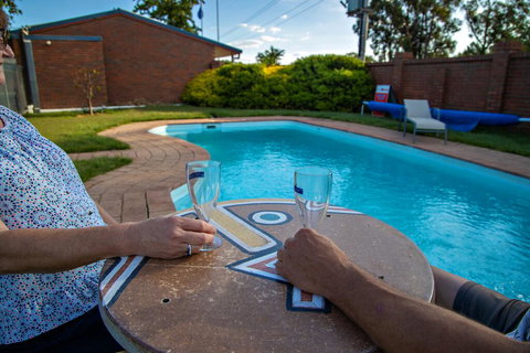 Golden Country Motel And Caravan Park - Accommodation VIC 0