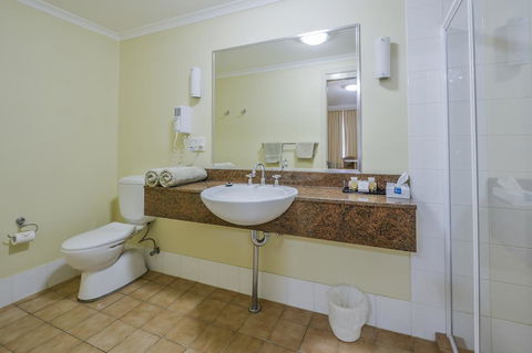 Golden Guitar Motor Inn - Accommodation VIC 1