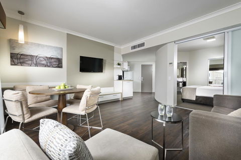 Grand Hotel And Apartments Townsville - Accommodation VIC 3