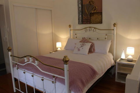 Granite Gardens Cottages & Lake Retreat - Accommodation VIC 1