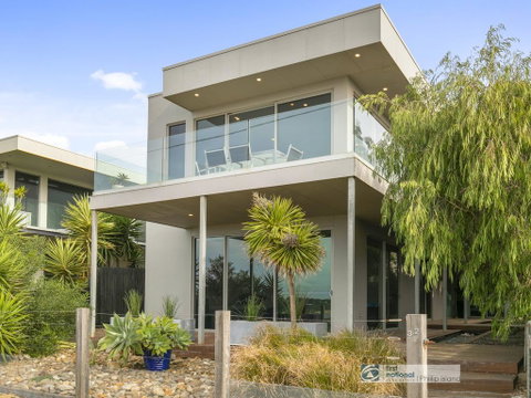 Grossard Point, The Lighthouse, Ventnor - Accommodation VIC 0