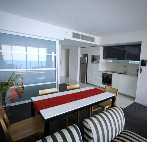 H Luxury Apartment At Surfers Paradise - Accommodation VIC 2