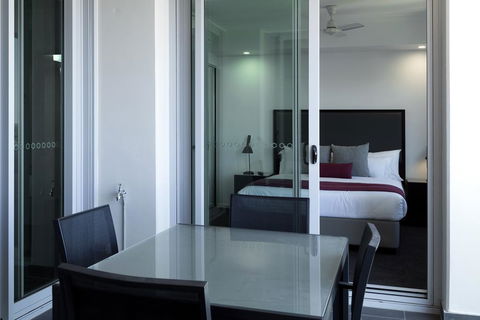 H On Mitchell Apartment Hotel - Accommodation VIC 1