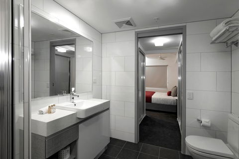 H On Mitchell Apartment Hotel - Accommodation VIC 2