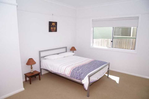 Hampstead, 32 Main Street - Accommodation VIC 2