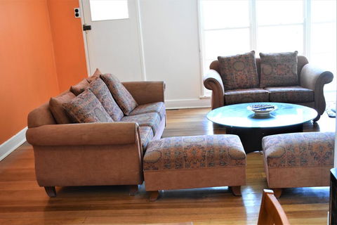 Happy Cozy House For Holidays, Beach, BBQ, Pet Friendly 35kms From CBD In Country Life Style !!! - Accommodation VIC 3