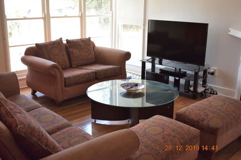 Happy Cozy House For Holidays, Beach, BBQ, Pet Friendly 35kms From CBD In Country Life Style !!! - Accommodation VIC 2