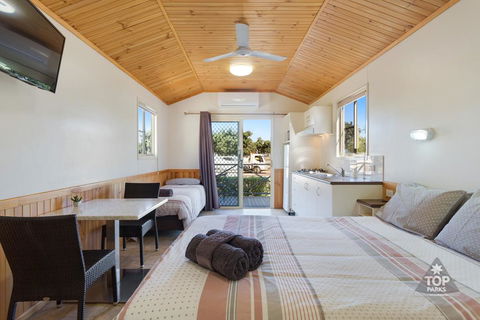 Harbour Lights Tourist Park - Accommodation VIC 1