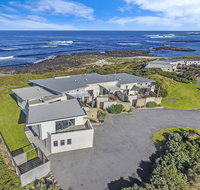 HEARN'S BEACHSIDE VILLA 3 - Accommodation VIC