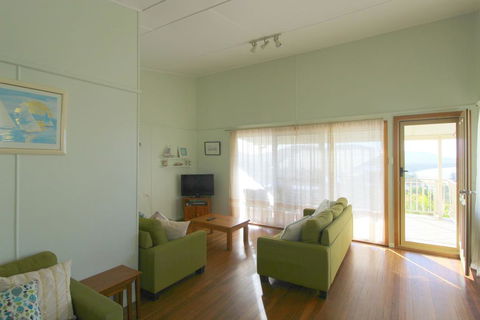 Hi View, 18 Dulconghi Street - Accommodation VIC 2