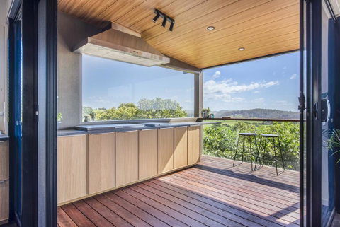 Hilltop Hideaway Luxury Style - Accommodation VIC 2