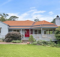 Hillview Cottage - classic country comfort and charm - Accommodation VIC