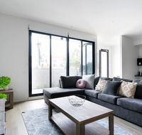 HOLIDAY HOME 3BR TOWNHOUSE with WIFI NEAR HIGHPOINT - Accommodation VIC