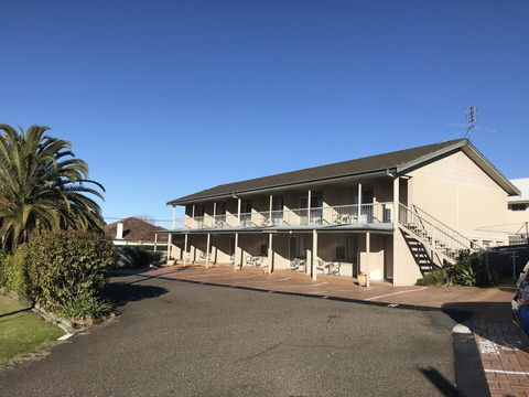 Holiday Lodge Motor Inn - Accommodation VIC 3