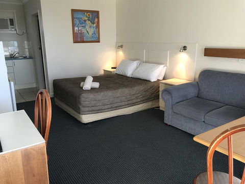 Holiday Lodge Motor Inn - Accommodation VIC 1