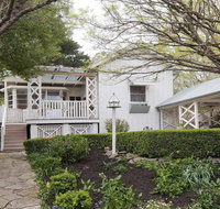 Hollyoak Cottage - delightful ducks and doileys - Accommodation VIC