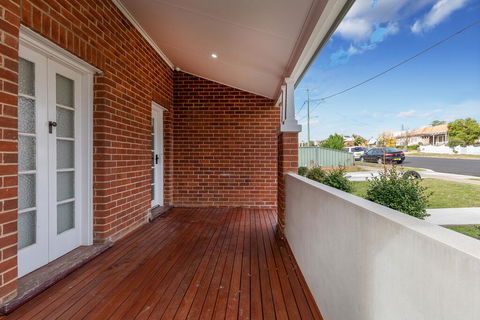 Home Away From Home - Accommodation VIC 1