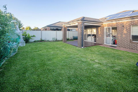 Homely Getaways In Central Pakenham - Pet Friendly - Accommodation VIC 0