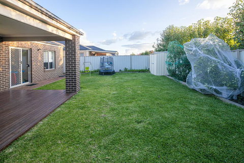 Homely Getaways In Central Pakenham - Pet Friendly - Accommodation VIC 3