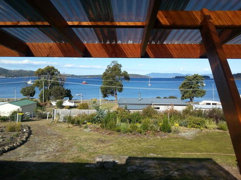Islandview Beachhouse - 60m Down Driveway To Beach, Dover Tasmania - Accommodation VIC 2
