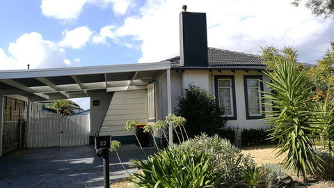 Jesson Crescent Dandenong Cozy House - Accommodation VIC 1