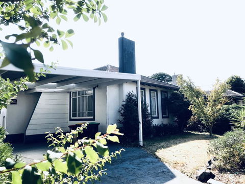Jesson Crescent Dandenong Cozy House - Accommodation VIC 2