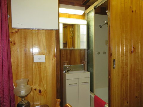Karelia Alpine Lodge - Accommodation VIC 3