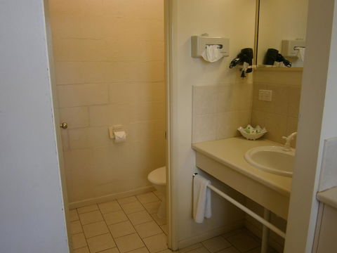 Kellys Motel Oakey - Accommodation VIC 3