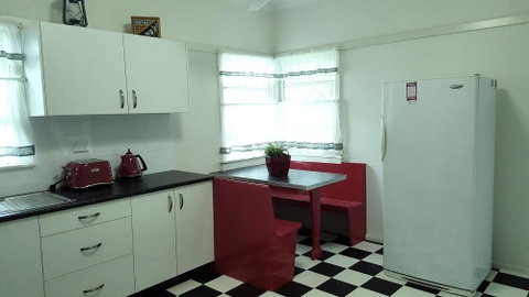 King Cottage - Accommodation VIC 1